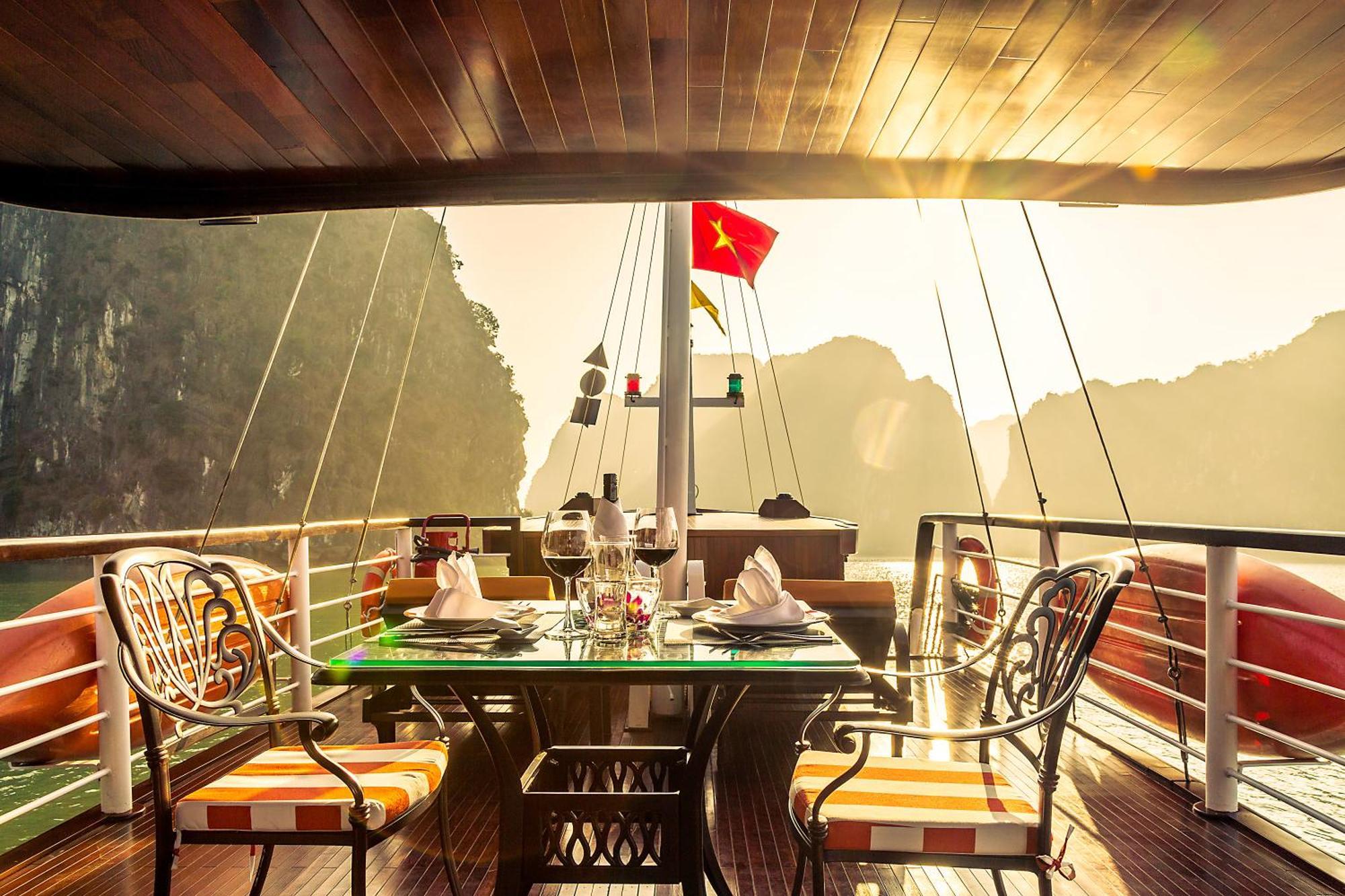 Emeraude Classic Cruises Ha Long Esterno foto