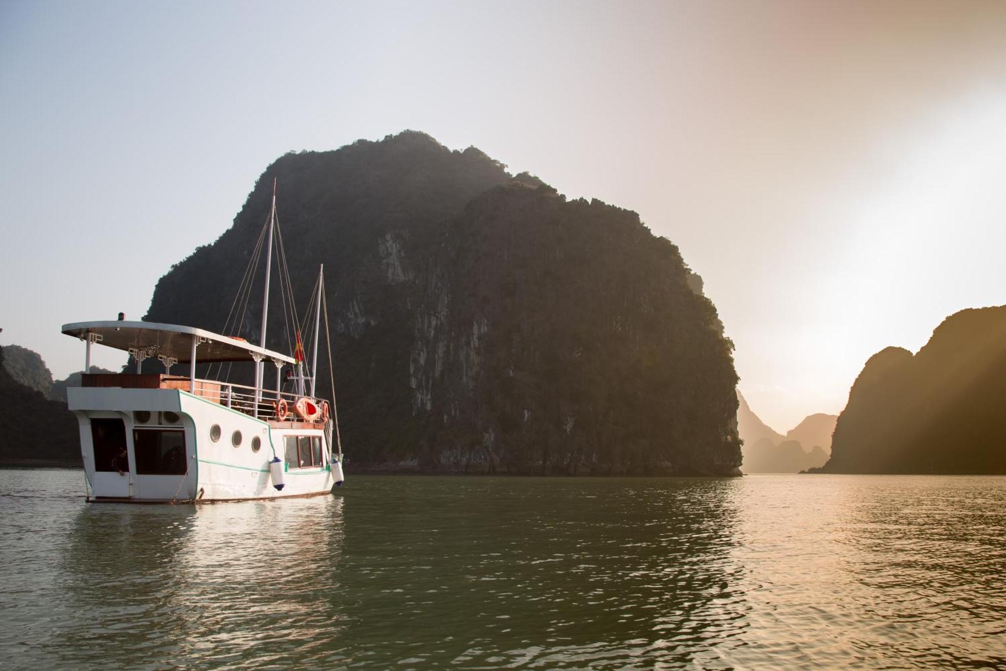 Emeraude Classic Cruises Ha Long Esterno foto